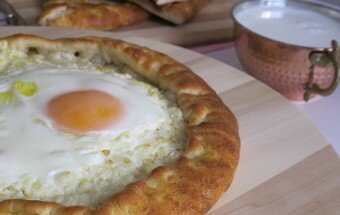 Yumurtalı Peynirli Pide